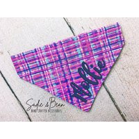 Tie Dye Hunde Bandana, Bestickt, Psychedelisch, Neon, Streifen, Kariert, Monogramm Bandana, Personalisiert, Hund, Katze, Welpe, Over von SadieAndBeanBoutique