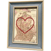 .michigan Heart Karte | Benutzerdefinierte Geschenk Für Ihn Hochzeitsgeschenk Vintage Landkarte Von Griffiggate Mit Handgesticktem Herz von SadieandJunebug