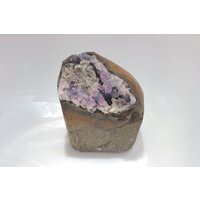 Amethyst Mit Heulandit Auf Chalcedon, Natürliche Amethyst-Geode, Amethyst-Höhle, Lila Kristall, Druzy-Kristall-Amethyst-Kristall-Geode von SadiqGemsandMinerals