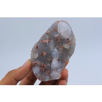 Brauner Stilbit Auf Grauem Chalcedon, Chalcedon Mineral, Brauner Natürlicher Brauner Stilbit Auf Grauem Chalcedon, Chalcedon Mineral, Brauner Natürlicher von SadiqGemsandMinerals