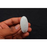 Kleiner Scolecit Shiva Lingam Stein, Natürlicher Beruhigungsstein, Meditationsstein, Handstein von SadiqGemsandMinerals