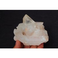 Natürlicher Roher Himalaya Familienkristallquarzpunkt, Weiße Fülle-Quarz-Gruppe, Himalaya-Weisheitsquarzkristall, Himalaya-Quarz von SadiqGemsandMinerals