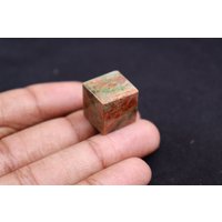 Natürlicher Unakit Würfel Stein Kristall, Polieren Kristallwürfel, Heilstein Wahrsagen, Natürlicher Kristall Cude Stein. Würfelstein von SadiqGemsandMinerals