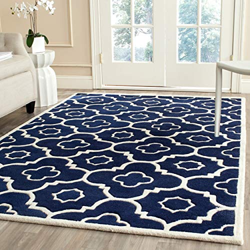 SAFAVIEH Zeitgenössische Teppich für Wohnzimmer, Esszimmer, Schlafzimmer - Chatham Collection, Kurzer Flor, Dunkelblau und Elfenbein, 122 X 183 cm von Safavieh