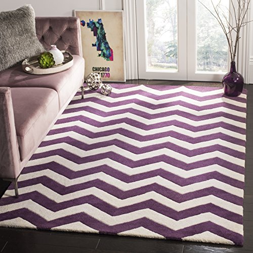 SAFAVIEH Zeitgenössische Teppich für Wohnzimmer, Esszimmer, Schlafzimmer - Chatham Collection, Kurzer Flor, Lila und Elfenbein, 152 X 244 cm SAFAVIEH Zeitgenössische Teppich für Wohnzimmer, Esszimmer, Schlafzimmer - Chatham Collection, Kurzer Flor, Lila und Elfenbein, 152 X 244 cm von Safavieh