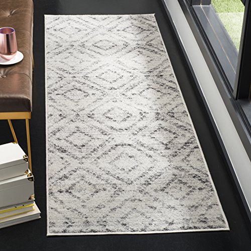 SAFAVIEH Modern Teppich für Wohnzimmer, Esszimmer, Schlafzimmer - Adirondack Collection, Kurzer Flor, Hellgrau und Grau, 76 X 244 cm SAFAVIEH Modern Teppich für Wohnzimmer, Esszimmer, Schlafzimmer - Adirondack Collection, Kurzer Flor, Hellgrau und Grau, 76 X 244 cm von Safavieh