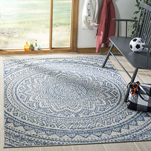 SAFAVIEH Zeitgenössische Teppich für Drinnen & Draussen - Courtyard Collection, Kurzer Flor, Hellgrau und Blau, 79 X 152 cm von Safavieh