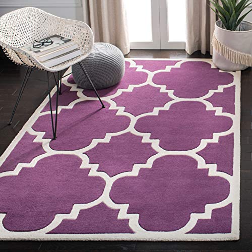SAFAVIEH Zeitgenössische Teppich für Wohnzimmer, Esszimmer, Schlafzimmer - Chatham Collection, Kurzer Flor, Lila und Elfenbein, 152 X 244 cm SAFAVIEH Zeitgenössische Teppich für Wohnzimmer, Esszimmer, Schlafzimmer - Chatham Collection, Kurzer Flor, Lila und Elfenbein, 152 X 244 cm von Safavieh