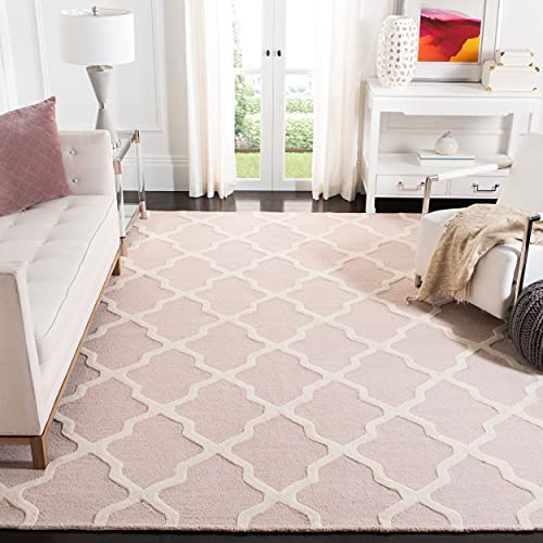 SAFAVIEH Geometrisch Teppich für Wohnzimmer, Esszimmer, Schlafzimmer - Cambridge Collection, Kurzer Flor, Hellrosa und Elfenbein, 152 X 244 cm SAFAVIEH Geometrisch Teppich für Wohnzimmer, Esszimmer, Schlafzimmer - Cambridge Collection, Kurzer Flor, Hellrosa und Elfenbein, 152 X 244 cm von Safavieh