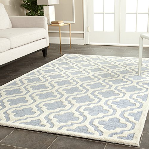 SAFAVIEH Spalier Teppich für Wohnzimmer, Esszimmer, Schlafzimmer - Cambridge Collection, Kurzer Flor, Hellblau und Elfenbein, 152 X 244 cm von Safavieh