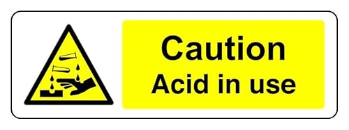 Hinweisschild "Caution Acid In Use", 1,2 mm starrer Kunststoff für den Innen- und Außenbereich (600 mm x 200 mm) Sichtabstand innerhalb von 14 m. von Safety First Display LTD
