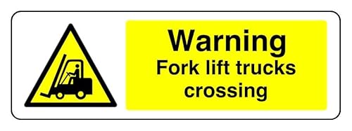 Hinweisschild mit Aufschrift "Warning Fork Lift Trucks Crossing" – 1,2 mm starrer Kunststoff für den Innen- und Außenbereich (450 mm x 150 mm) Sichtabstand innerhalb von 7 m. von Safety First Display LTD