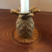Ananas-Kerzenhalter Aus Goldfarbenem Metall Passend Zu Unserem Ananaslöscher Ananas-Kerzenhalter Aus Goldfarbenem Metall Passend Zu Unserem Ananaslöscher von SaffronandCo