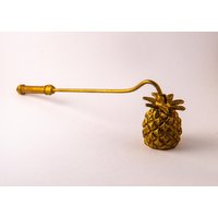 Vintage Style Messing Ananas Kerzenlöscher Vintage Style Messing Ananas Kerzenlöscher von SaffronandCo