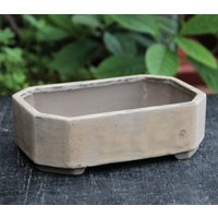 Beige Glasierte Handgefertigte Keramik-Bonsai-Topf, Rechteckiger Moderner Sukkulenten-Übertopf von Sahici