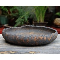 Rustikaler Schwarzbrauner Runder Bonsaitopf, Handgemachter Krakelierter Oberflächenlehm Sukkulenten Kaktus Bonsai Pflanzer, Handwerklicher von Sahici