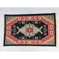 3 X 5 Baumwolle Handgewebt Rot Und Schwarz Dhurrie Teppich-Design von SahjadCarpets