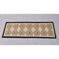 Mehrere Größen Baumwolle Beige Schwarz Mit Weißem Modernen Handgewebten Läufer Teppich-Reversible Runner Kilim von SahjadCarpets