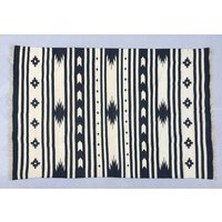 Mehrere Größen Baumwolle Schwarz Und Weiß Handgemachte Streifen Design Teppich Dhurrie - Hand Gewebt von SahjadCarpets
