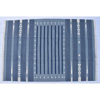 Verschiedene Größen Grau Und Blau Mit Weißen Streifen Handgemachter Moderner Design Kelim Teppich - Wende Kelims von SahjadCarpets