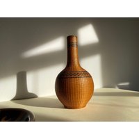 Vintage Vase | Gewebte Aus Rattan Und Keramik in Flaschenform Offenes Regal Dekor Vintage Vase | Gewebte Aus Rattan Und Keramik in Flaschenform Offenes Regal Dekor von SakesVintage