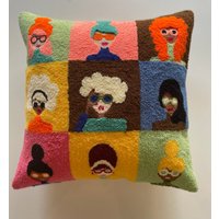 Handgemachte Pop-Art Mädchen Dekokissen Besticktes Dekokissen von SakuraPunchDesign