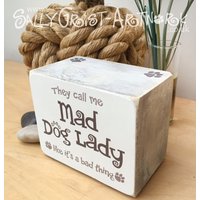 Handgemachter Regalblock Aus Holz, Das Perfekte Geschenk Für Eine Verrückte Hundedame von SallyGristArtwork