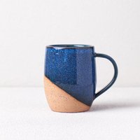 Winkel Getauchter, Geschwungener Becher in Blau - 10-Unzen-Becher Küstenkeramik Bester Freund Moderner Salz Der Erde Winkel Getauchter, Geschwungener Becher in Blau - 10-Unzen-Becher Küstenkeramik Bester Freund Moderner Salz Der Erde von SaltoftheEarthNC