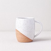 Winkel Getauchter, Geschwungener Becher in Weiß - 10 Unzen Küstenkeramik Bester Freund Moderner Salz Der Erde von SaltoftheEarthNC