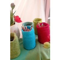 Sofort Versendbar in Vielen Farben Handgefilzte Hülle Für Filzvase Oder Utensilo Deiner Lieblingsfarbe Höhe 18cm Und Durchmesser 8cm Sofort Versendbar in Vielen Farben Handgefilzte Hülle Für Filzvase Oder Utensilo Deiner Lieblingsfarbe Höhe 18cm Und Durchmesser 8cm von SalueFilz