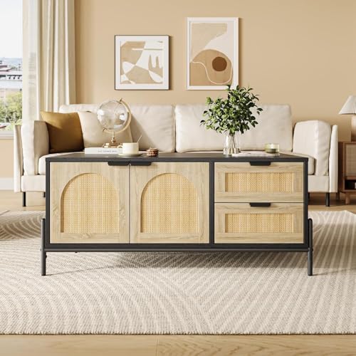 Couchtisch für Wohnzimmer, moderner Couchtisch in der Mitte des Sitzes mit LED-Lichtern, rechteckig, aus schwarzem Rattan mit Stauraum – 2 Schubladen, 2 Türen und offenes Regal von Salutmeuble