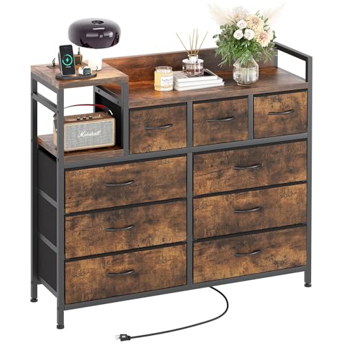 Kommode für Schlafzimmer mit 9 Schubladen, TV-Schrank mit Ladestation, langlebiger Metallrahmen, Kommode aus Stoff für Schlafzimmer, Kinderzimmer, rustikales Braun von Salutmeuble