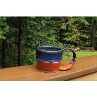 Mitternachts Ringelblumen Tasse - Kaffee Und Tee Tasse, Handgefertigte Keramik Steingut von SamanthaGracePottery