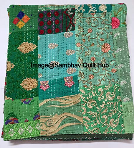 Stickerei, handgefertigt, Vintage-Stil, Seide, Sari, Patchwork, Khambhadiya Kantha, Quilten, Stickerei, Kantha, wendbar, Kantha-Steppdecke, Tagesdecke, Tagesdecke von Sambhav Quilt Hub