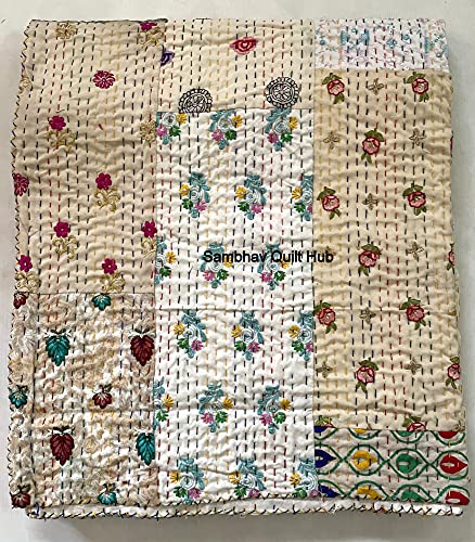 Weiße, schöne, handgefertigte Vintage-Seide-Sari-Patchwork-Khambhadiya Kantha Quilting Stickerei Kantha Quilt Wende-Bettbezug verschiedene Kantha Quilt Überwurf Decke von Sambhav Quilt Hub