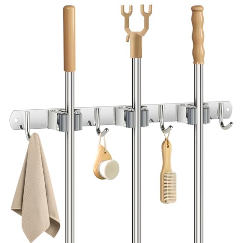 Sampoes Besenhalterung Wand, Besenhalter Edelstahl, Gerätehalter Wandhalterung mit 3 Halter und 4 Haken, Besen Aufhängung Gartengerätehalter, Besen Mop Halter für Zuhause, Garten, Küche, Garage Sampoes Besenhalterung Wand, Besenhalter Edelstahl, Gerätehalter Wandhalterung mit 3 Halter und 4 Haken, Besen Aufhängung Gartengerätehalter, Besen Mop Halter für Zuhause, Garten, Küche, Garage von Sampoes