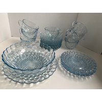 Vintage Blue Bubble Glass 23-Teiliges Geschirr-Set, Glass, Tassen & Untertassen, Brotteller, Speiseteller, Servierschüssel von SamsFunkyFinds