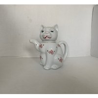 Vintage Katzen-Teekanne, Rote Blumen-Katzen-Teekanne, Keramik-Katzen-Teekanne Mit Roten Blumen-Platzungen Gold-Akzent, Kleine Katzen-Teekanne von SamsFunkyFinds