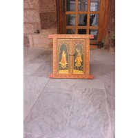 Krishna Radha Jharokha Fenster Handgemaltes Wanddekor Krishna Radha Jharokha Fenster Handgemaltes Wanddekor von Samsartexport