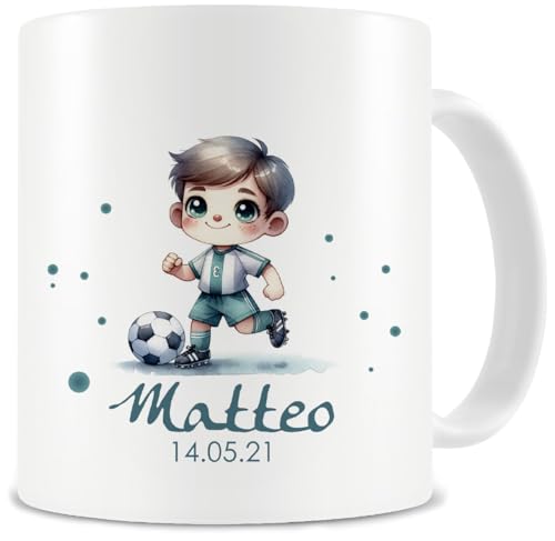 Samunshi® Kindertasse mit Namen Tasse mit Süßer Fussballer Personalisierte Tasse mit Namen Kinder Kinderbecher mit Namen für Kindergarten oder Geburtstag weiß 300ml von Samunshi