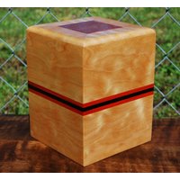 Custom Build | Verkauft -Erwachsenen Urne | 225 Pfund -Unterseite Laden-Handgefertigt Aus Quilted Maple, Padauk Und Wenge-Eine Weitere Nur Nach von SanWoodStudios