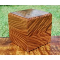 Erwachsene | Bis Zu 190 Pfund Urne-Bottom Laden-Handgefertigt Aus Gemusterten Walnuss-Free Basic Custom Lasergravur von SanWoodStudios