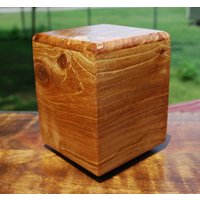 Hund/Haustier | Bis Zu 45 Pfund Urne-Bottom Laden-Handgefertigt Aus Dunklem Ahorn Und Eiche Maserholz-Free Basic Custom Lasergravur von SanWoodStudios