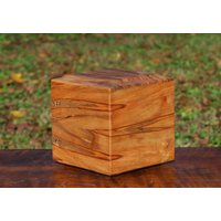 Hund | Bis Zu 85 Pfund Urne-Bottom Laden-Handgefertigt Aus Dunklem Ambrosia Ahorn-Free Optional Basic Custom Lasergravur von SanWoodStudios
