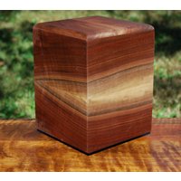Im Verkauf-Erwachsener | Bis Zu 225 Pfund Urne-Bottom Laden-Handgefertigt Aus Hoch Gemusterten Lockigen Schwarznuss-Free Basic Custom Lasergravur von SanWoodStudios