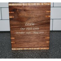 Verkauft | Sr-Custom Pet Urn-Bis Zu 70 Pfund-Bottomload-Walnuss, Tigerahorn Und Wenge Akzente-Freie Basic Custom Laser Gravur-Aktualisiert Am von SanWoodStudios