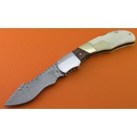 100% Handgemachte Damast Stahl Kamel Knochen Holz Lock Back Klappmesser Geschenk Für Ihn Männer Papa Groomsmen Jahrestag Hochzeitsgeschenk Le822A-1 von SanaCutlery