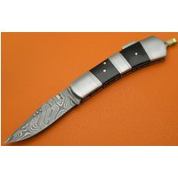 100% Handgemachte Damast-stahl-Büffelhorn Lock Back Klappmesser Geschenk Für Ihn Männer Papa Groomsmen Jahrestag Hochzeitsgeschenk Le841A-1 von SanaCutlery