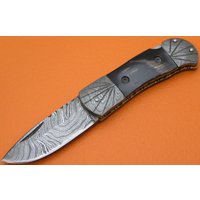 100% Handgemachte Damast-stahl-Büffelhorn Lock Back Pocket Taschenmesser Geschenk Für Ihn Männer Dad Groomsmen Jahrestag Hochzeitsgeschenk Fs168A-4 von SanaCutlery