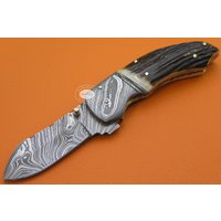 Benutzerdefinierte Handgemachte Damast Hirschgeweih Liner Lock Tasche Klappmesser Geschenk Für Ihn Dad Groomsmen Jahrestag Hochzeitsgeschenk C17F-1 von SanaCutlery